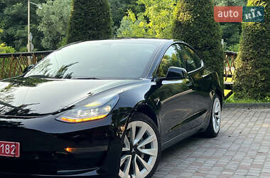 Седан Tesla Model 3 2022 в 