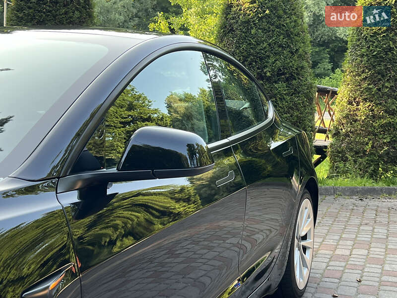 Седан Tesla Model 3 2022 в Дрогобыче