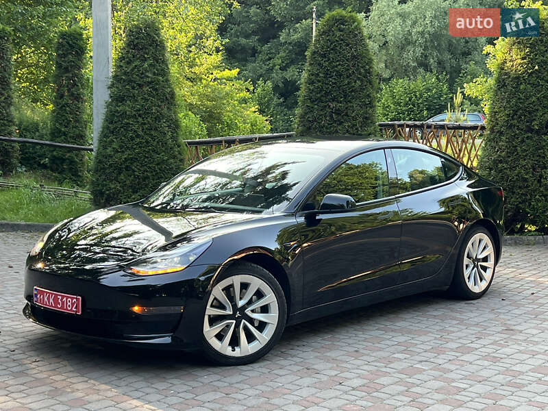 Седан Tesla Model 3 2022 в Дрогобыче