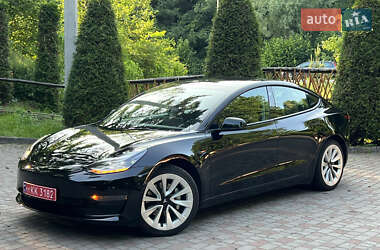 Седан Tesla Model 3 2022 в 
