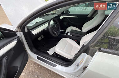 Седан Tesla Model 3 2021 в 