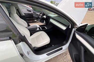 Седан Tesla Model 3 2021 в 