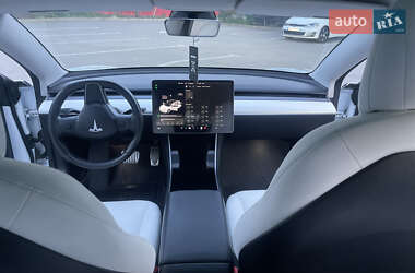 Седан Tesla Model 3 2018 в 