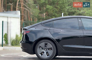 Седан Tesla Model 3 2022 в 