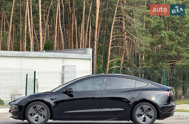 Седан Tesla Model 3 2022 в 