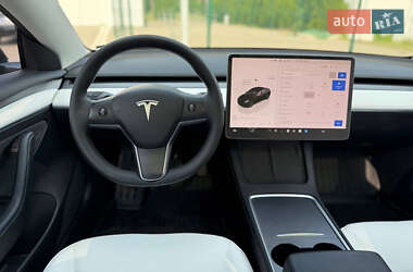 Седан Tesla Model 3 2022 в 
