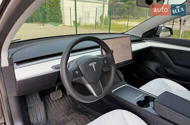 Седан Tesla Model 3 2022 в 