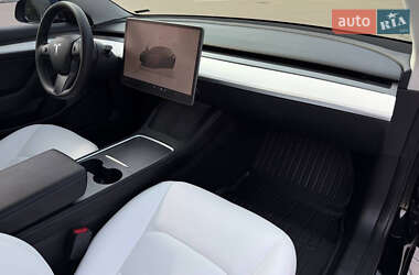 Седан Tesla Model 3 2022 в 