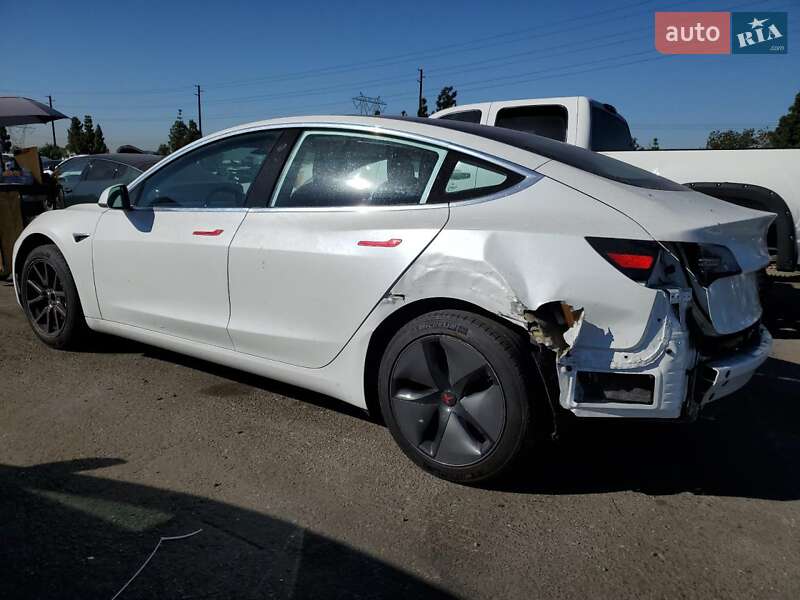 Седан Tesla Model 3 2018 в Львове