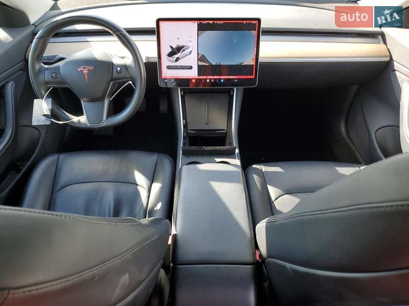 Седан Tesla Model 3 2018 в Львове