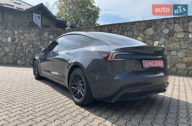 Седан Tesla Model 3 2024 в 