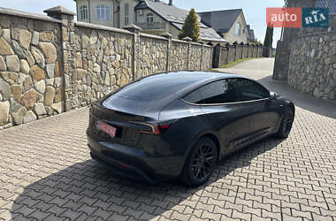Седан Tesla Model 3 2024 в 