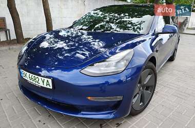 Седан Tesla Model 3 2021 в 