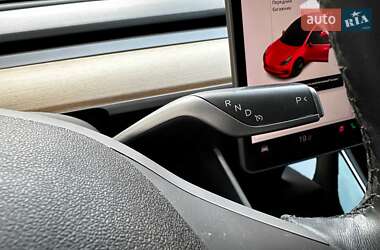 Седан Tesla Model 3 2020 в 