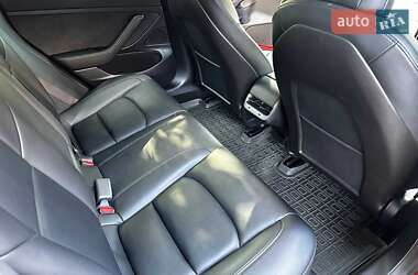 Седан Tesla Model 3 2020 в 