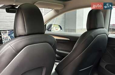 Седан Tesla Model 3 2021 в 