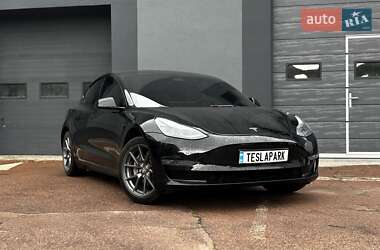 Седан Tesla Model 3 2021 в 