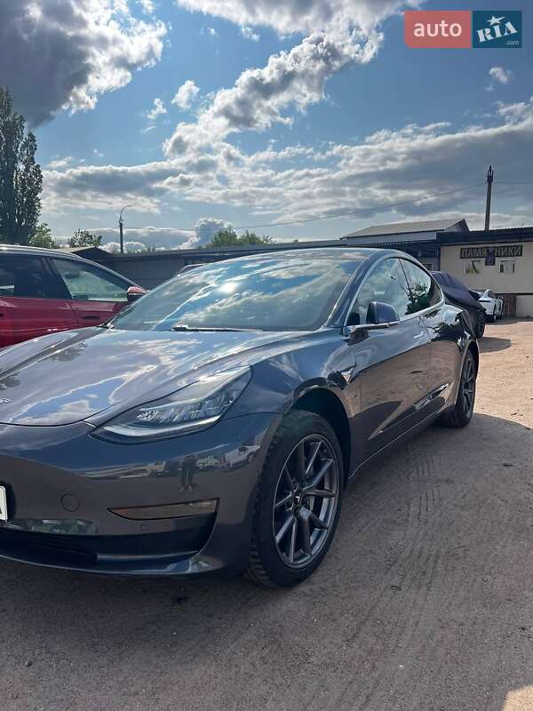 Tesla Model 3 2019