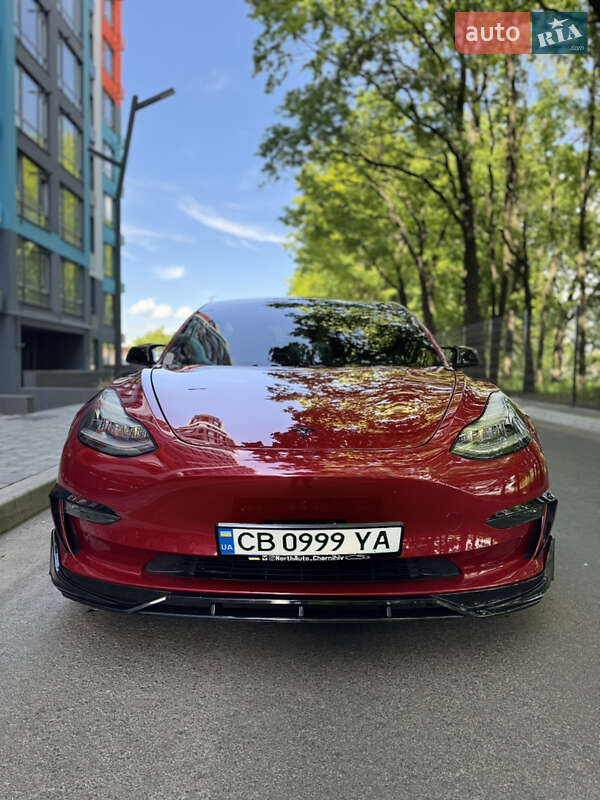 Седан Tesla Model 3 2018 в Чернигове