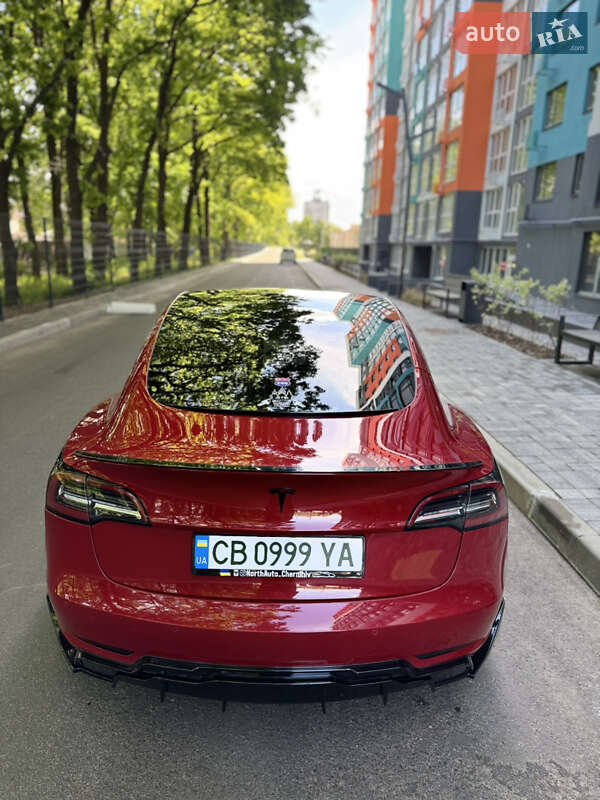 Седан Tesla Model 3 2018 в Чернигове