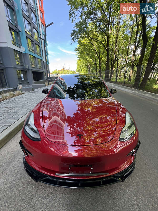 Седан Tesla Model 3 2018 в Чернигове