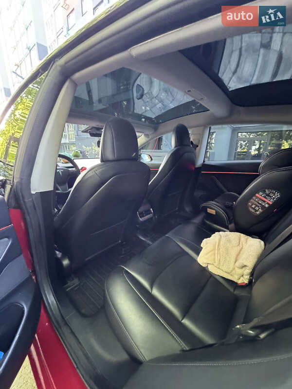 Седан Tesla Model 3 2018 в Чернигове