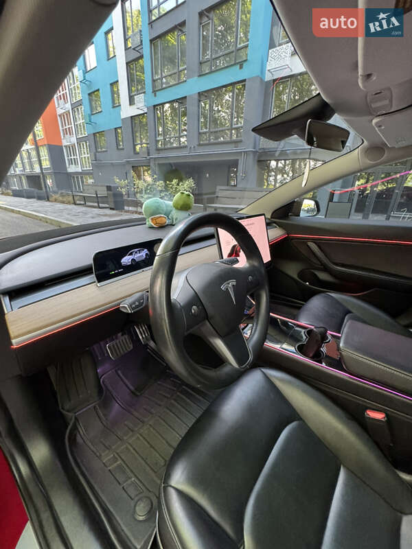 Седан Tesla Model 3 2018 в Чернигове