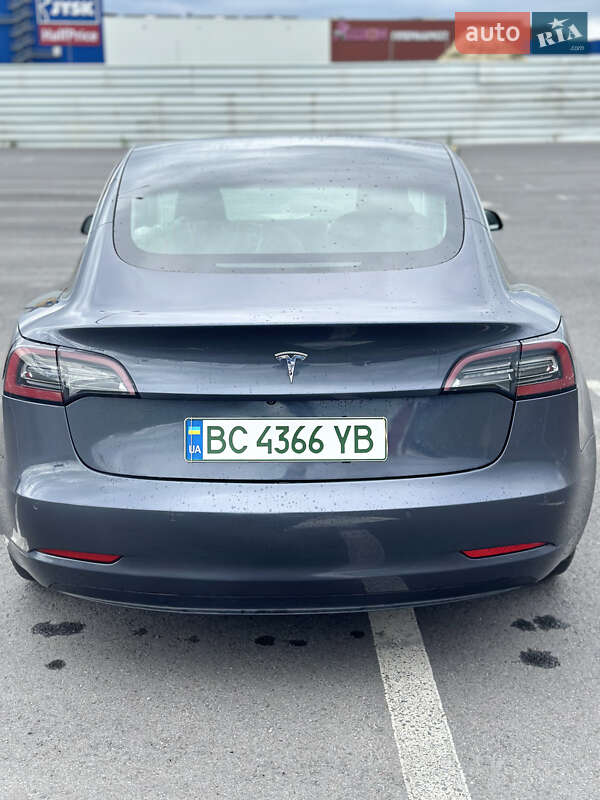 Седан Tesla Model 3 2018 в Львове
