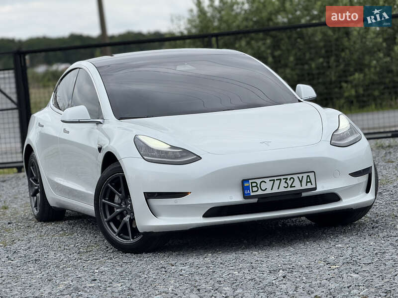 Седан Tesla Model 3 2020 в 
