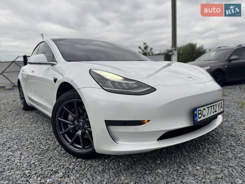 Седан Tesla Model 3 2020 в Дрогобыче
