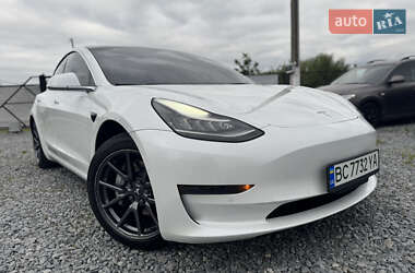 Седан Tesla Model 3 2020 в 