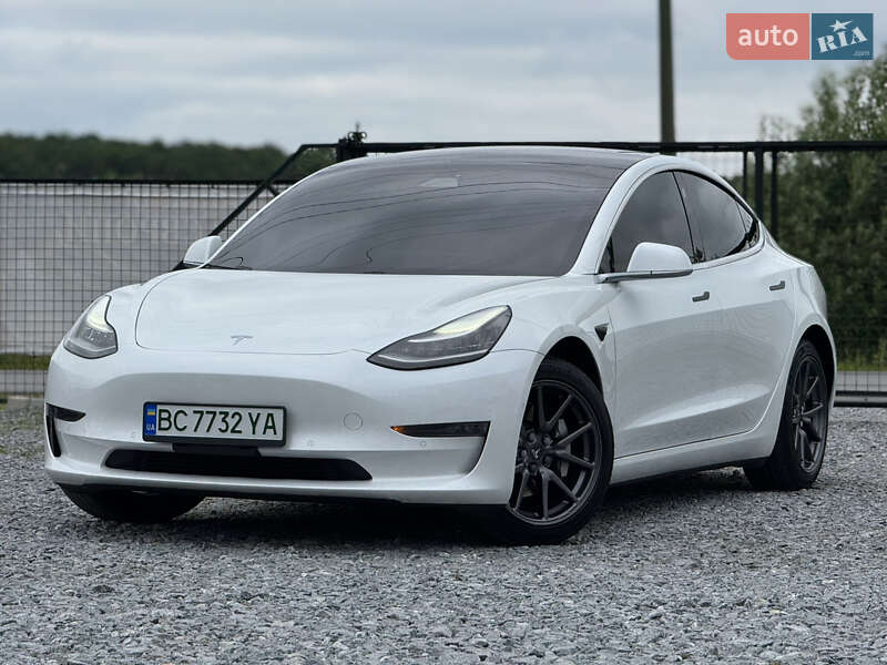 Седан Tesla Model 3 2020 в Дрогобыче