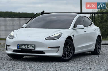 Седан Tesla Model 3 2020 в 