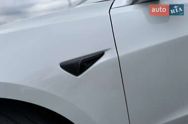 Седан Tesla Model 3 2020 в 