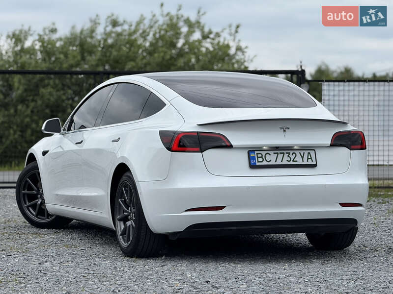 Седан Tesla Model 3 2020 в Дрогобыче