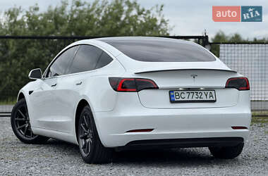 Седан Tesla Model 3 2020 в 