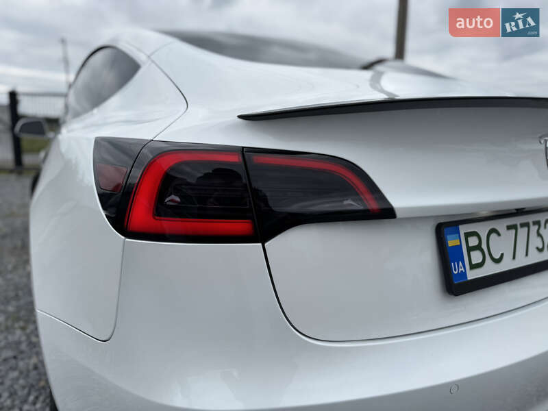 Седан Tesla Model 3 2020 в Дрогобыче