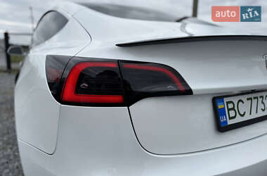 Седан Tesla Model 3 2020 в 