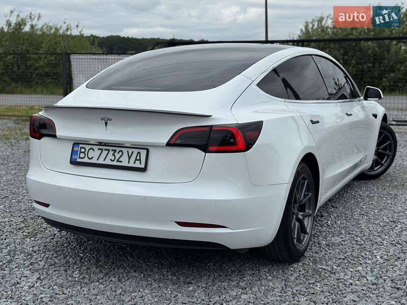 Седан Tesla Model 3 2020 в Дрогобыче