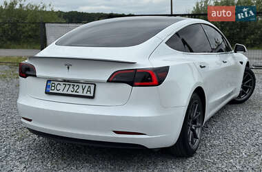 Седан Tesla Model 3 2020 в 