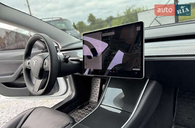 Седан Tesla Model 3 2020 в 