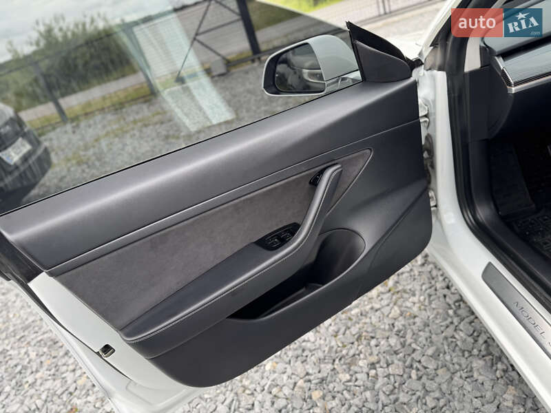 Седан Tesla Model 3 2020 в Дрогобыче