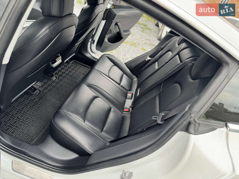 Седан Tesla Model 3 2020 в Дрогобыче