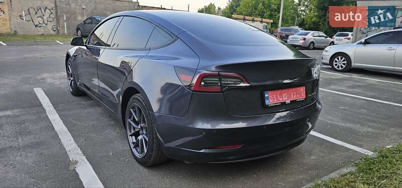 Седан Tesla Model 3 2023 в Києві
