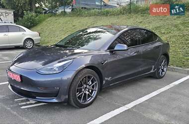 Седан Tesla Model 3 2023 в Киеве