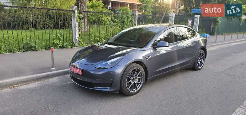 Седан Tesla Model 3 2023 в Києві