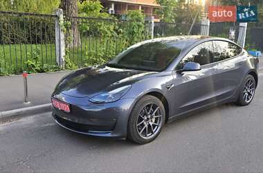 Седан Tesla Model 3 2023 в 
