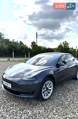 Седан Tesla Model 3 2022 в 