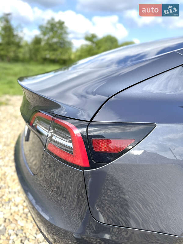 Седан Tesla Model 3 2022 в Трускавце