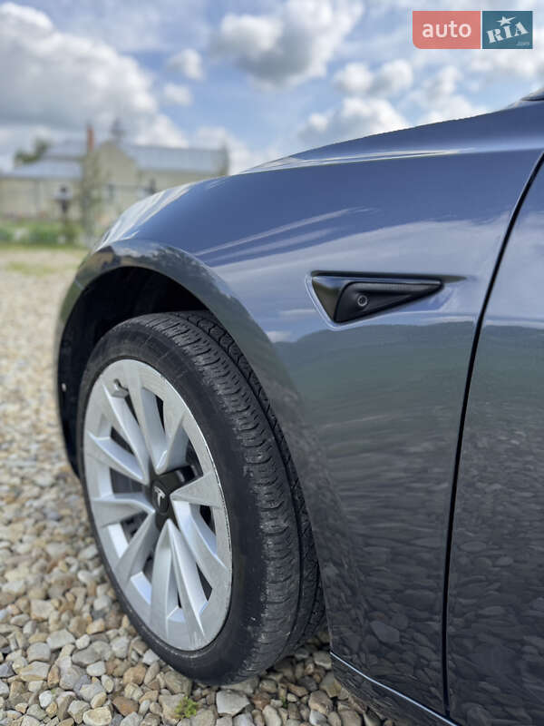 Седан Tesla Model 3 2022 в Трускавце